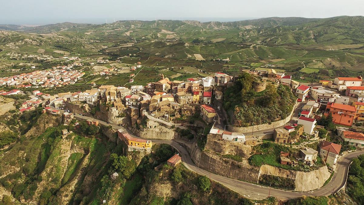 Le Strade del Vino in Calabria - un viaggio tra gusto, storia e bellezza Cirò e Melissa l’oro enologico dello Ionio1