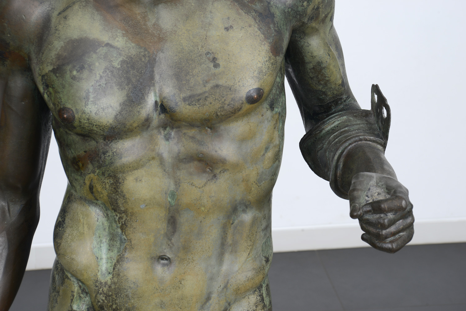 I Bronzi di Riace scoperta, storia e curiosità al Museo di Reggio Calabria Dettaglio - Airone Residence Zambrone Tropea